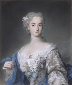 VDIG_Rosalba-Carriera_Eine-Dame-in-blauem-Mantel-über-hellem-Kleid